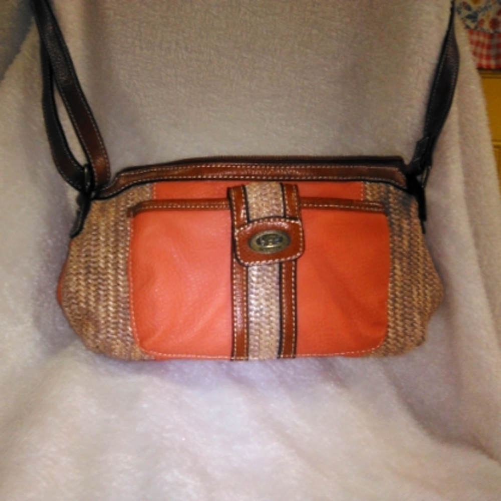 bøc brand purse with long strap in coral and tan